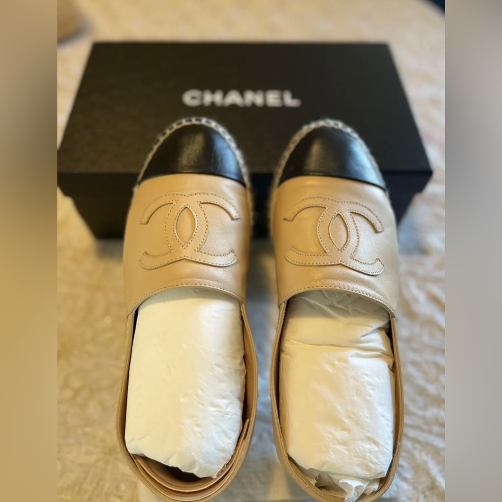 Chanel Lambskin Espadrilles shoes size 38/ Pre Owned/ Great Condition.